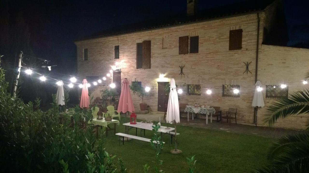 Affitta Camere Il Pettirosso フェルモ エクステリア 写真